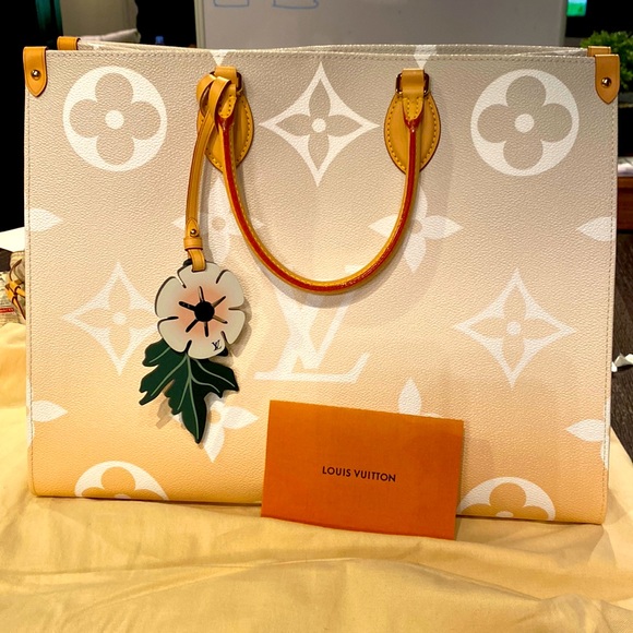 Louis Vuitton Limited Edition Summer Mist Onthego Bag - Picture 3 of 15